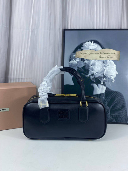 Miu Miu
Master
28cm💕 
290 dhs🌺
with Box 🗃️

Zain228
♥️♥️♥️