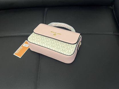 MK
Aigner
90 dhs🇦🇪🇦🇪
size 20cm
with box

Zain26
♥️♥️♥️