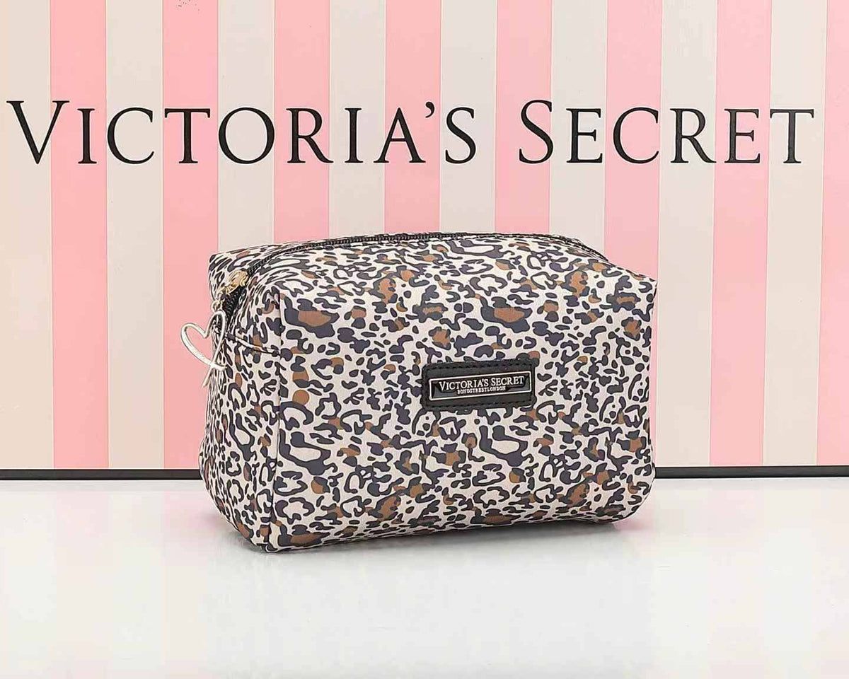 Victoria's Secret 

make up 
pouch 
new came 
good quality 

30 dhs🇦🇪🇦🇪

Zain295
♥️♥️♥️