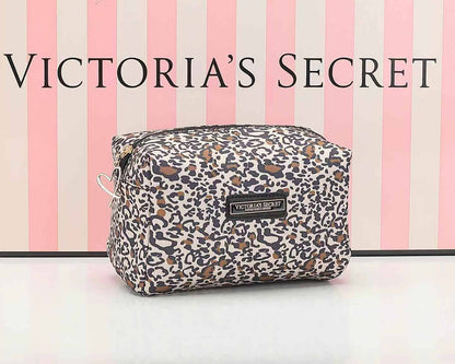 Victoria's Secret 

make up 
pouch 
new came 
good quality 

30 dhs🇦🇪🇦🇪

Zain295
♥️♥️♥️