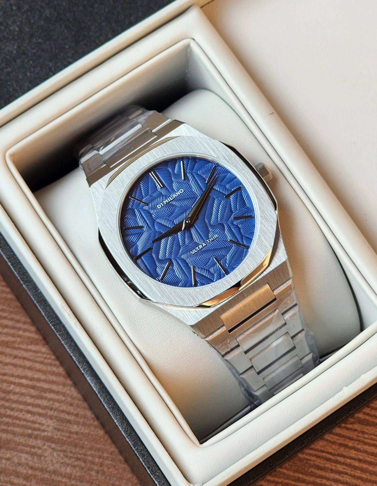 D1 Milano watch for men 
good quality 
260 dhs❣️

Zain59
♥️♥️♥️