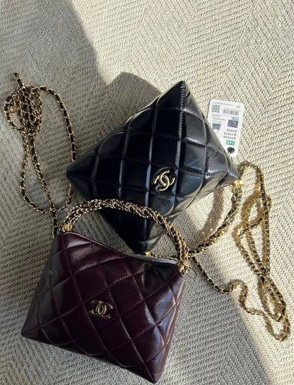 Chanel

95 dhs✅

with box
🎁🎁🎁

Zain35
♥️♥️♥️