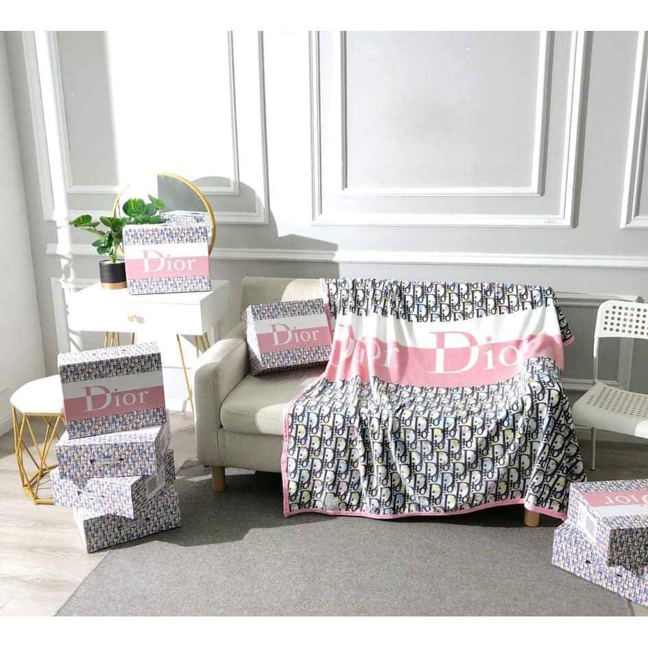 Master blanket 

Good quality 
Velvet 

Size 150*200

With boxes 🧳🧳🧳
45 dhs🪙💕

Zain99
♥️♥️♥️