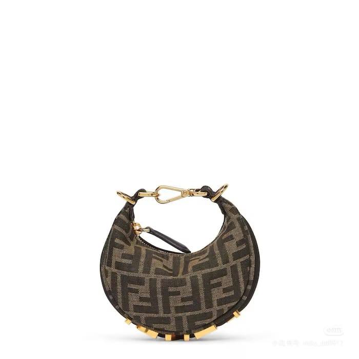 Fendi
Master 
270 dhs❤️

Zain10
♥️♥️♥️