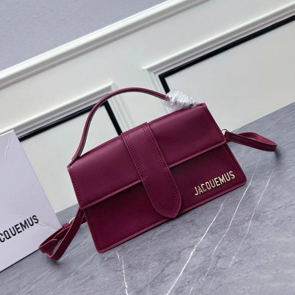 JACQUEMUS 

COPY ONE 

RESTOCK 

WITH BOX 

BIG SIZE  220 DHS……
(Leather)

Zain295
♥️♥️♥️♥️