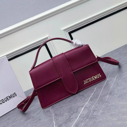 JACQUEMUS 

COPY ONE 

RESTOCK 

WITH BOX 

BIG SIZE  220 DHS……
(Leather)

Zain295
♥️♥️♥️♥️