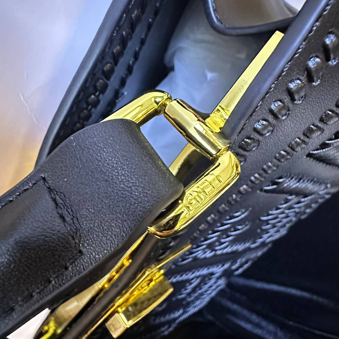 FENDI 

COPY ONE 
 WITH BOX 
🎁🎁🎁

180 dhs✅

Zain295
♥️♥️♥️