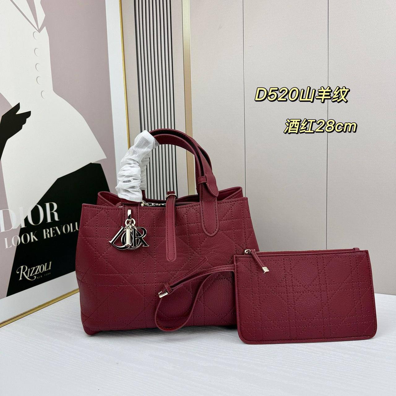 Dior - Master

28cm🤗 
290 dhs❣️

Zain228
♥️♥️♥️