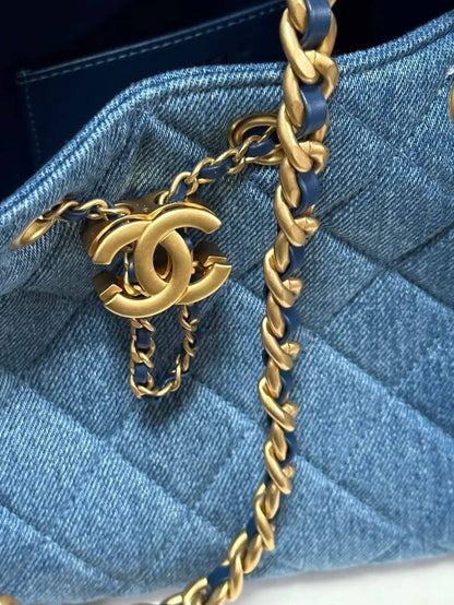 Chanel 
SUPER MASTER QUALITY 
AVAILABLE 


For Price 👇 WhatsApp✅
0568585901 
0507557372
0552275751 Owner Zain 👌

Zain322
♥️♥️♥️