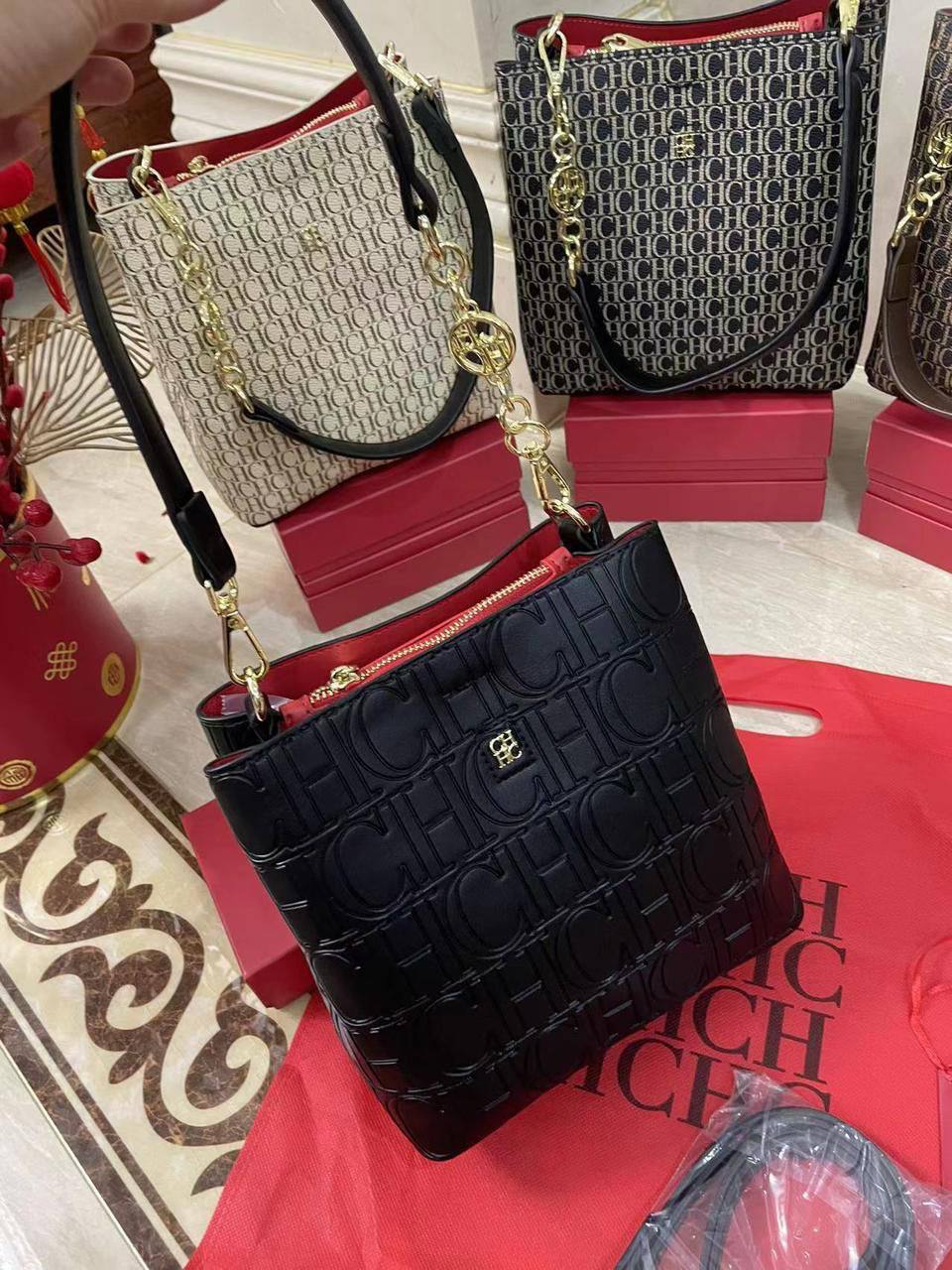CH 
85 dhs🌺

with box
🎁🎁🎁

Zain90
♥️♥️♥️