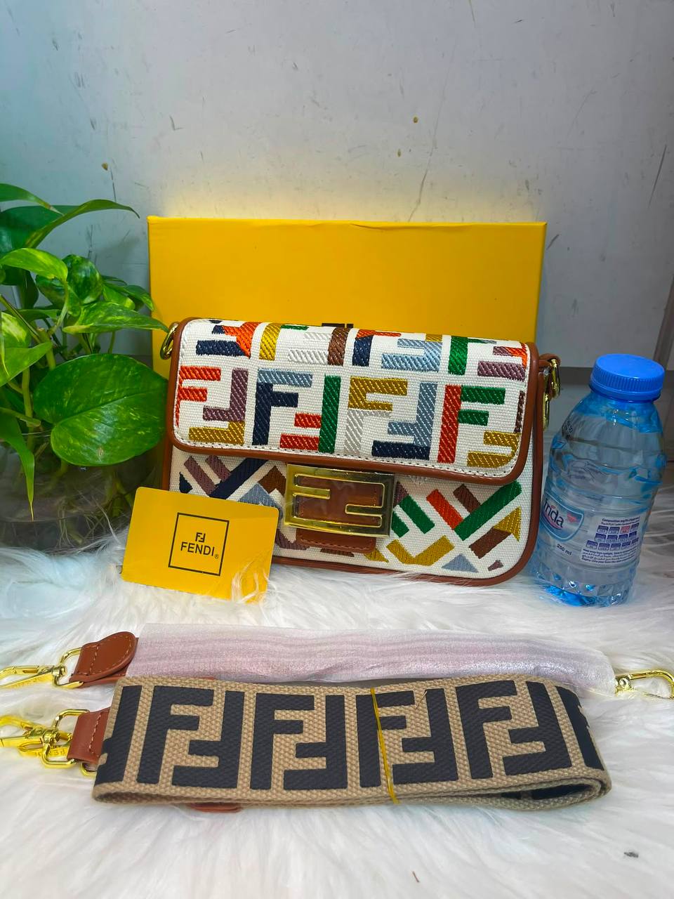 Fendi
95 dhs✅
With box
Size20cm

Zain219
♥️♥️♥️