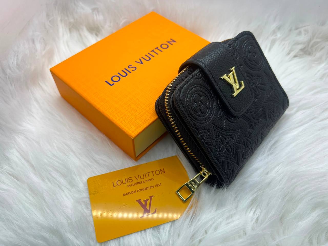 Wallets
60 dhs🇦🇪🇦🇪
with box

Zain182
♥️♥️♥️