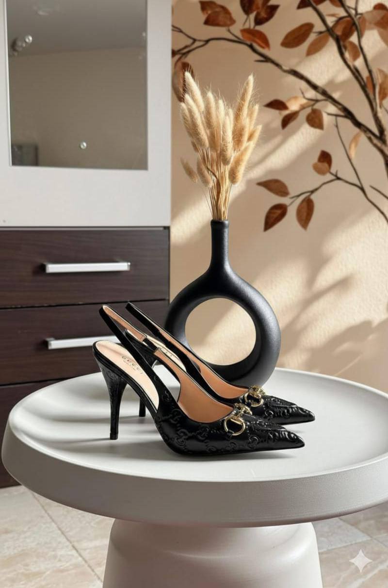 GUCCI 
☘️ *SIZE  36  to 41 ☘️         
270 dhs🪙

Zain224
♥️♥️♥️