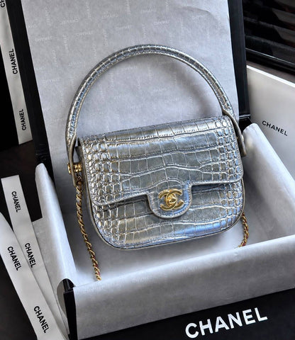 CHANEL 

NEW CAME 

HIGH QUALITY 

WITH BOX 
120 dhs🇦🇪🇦🇪

Zain39
Zain295
Zain17
♥️♥️♥️