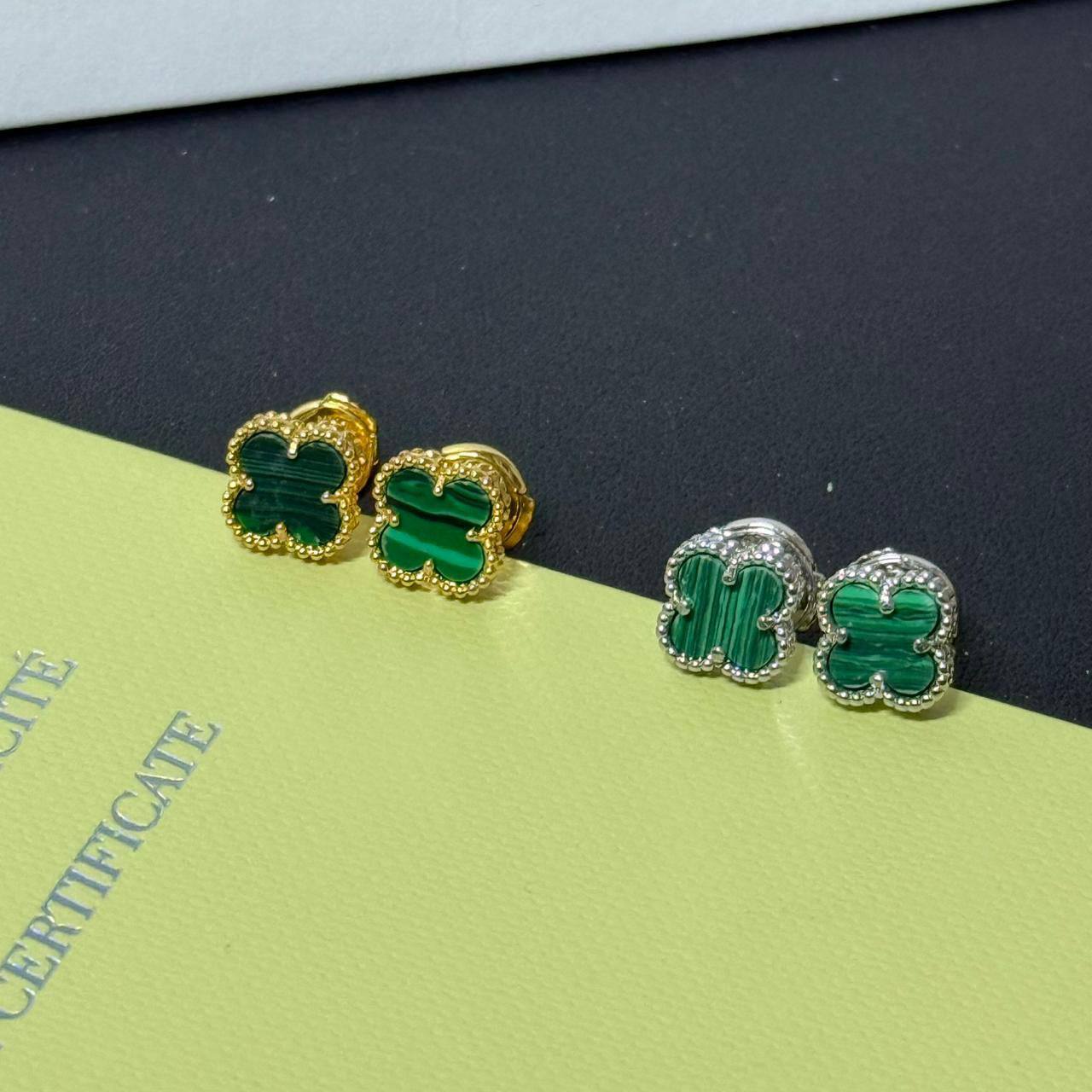 VCA 🦋*
Mini Earring🌸
Master quality 💯

With normal boxes 📦 
45 dhs🪙🌨️

With master box 🗃️ 
75 dhs🪙🌨️

Zain216
♥️♥️♥️