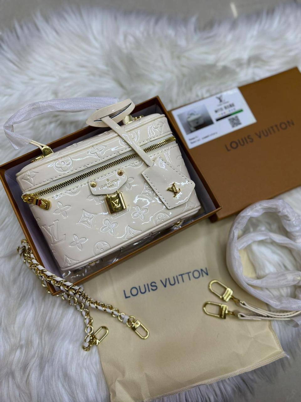 LV Vanity
Size :  18 * 12 cm
85 dhs🪙💕
with box🎁

Zain115
♥️♥️♥️