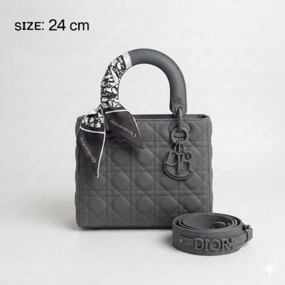Dior
ᴍᴀᴛᴛᴇ ᴄᴏᴀᴛᴇᴅ ᴄᴏʟᴏʀ
ᴡɪᴛʜ ᴛᴡɪʟʟʏ / ʀɪʙʙᴏɴ
sɪᴢᴇ : 24 cm
ᴡɪᴛʜ BOX

120 dhs💛

Zain31
♥️♥️♥️