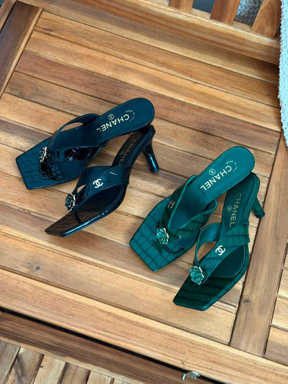 Chanel 
Size 36-41
_Super master high quality_🪡
450 dhs🇦🇪🇦🇪

Zain176
♥️♥️♥️