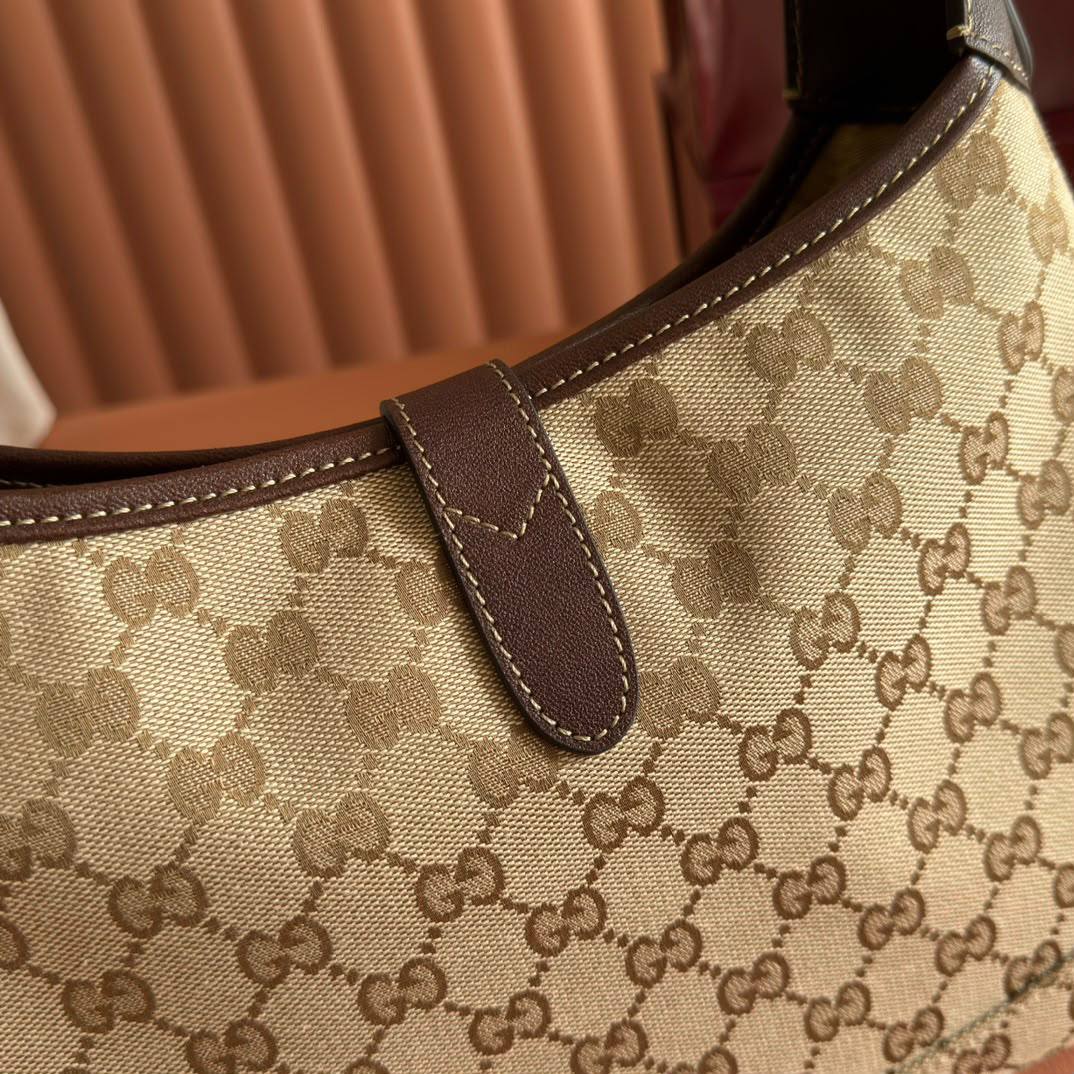 GUCCI 

NEW CAME 
HIGH QUALITY 

WITH BOX 

125 dhs🇦🇪🇦🇪🇦🇪

Zain39
♥️♥️♥️