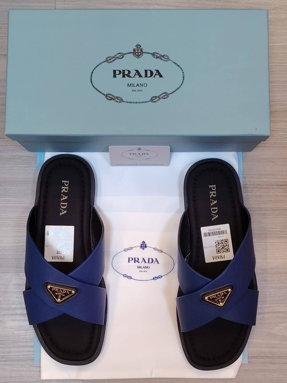 Prada Slipper, High Quality 
Restock coming 
Size 40 To 45
110 dhs🇦🇪🇦🇪🇦🇪

Zain120
♥️♥️♥️