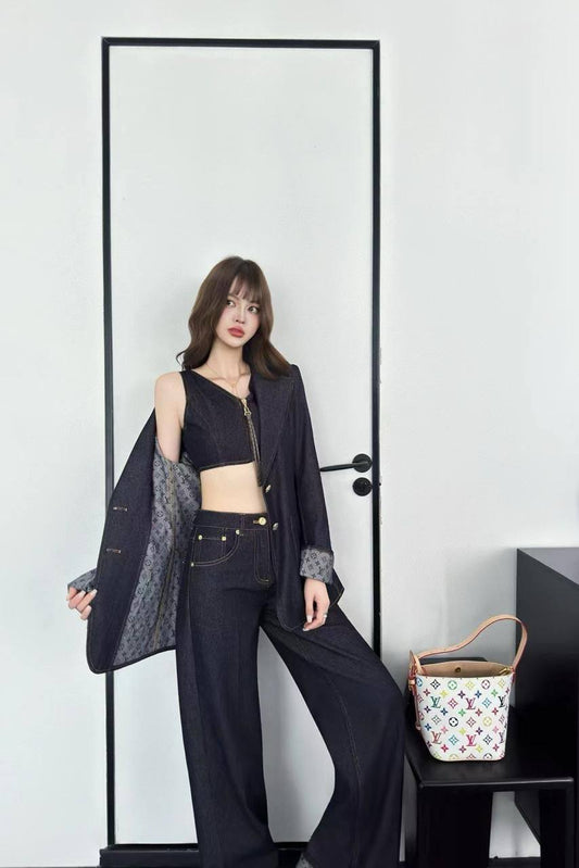 *New collections 💕💕    
240 dhs💓
*good  quality  
*Sizes:S M L xl
*AVAILABL

Zain231
♥️♥️♥️