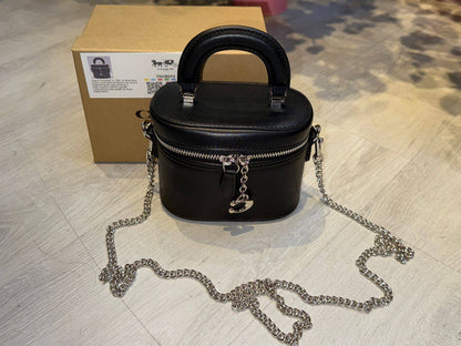Coach mini vanity case

15cm
95 dhs❣️

with BOX
🎁🎁🎁

Zain44
♥️♥️♥️