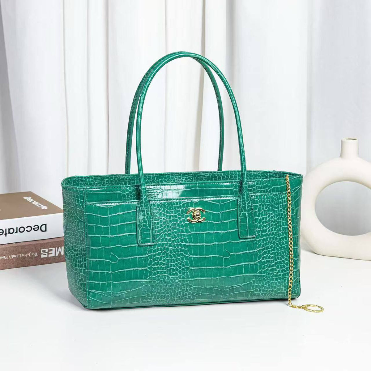Chanel

140 dhs🇦🇪🇦🇪

Zain143
♥️♥️♥️