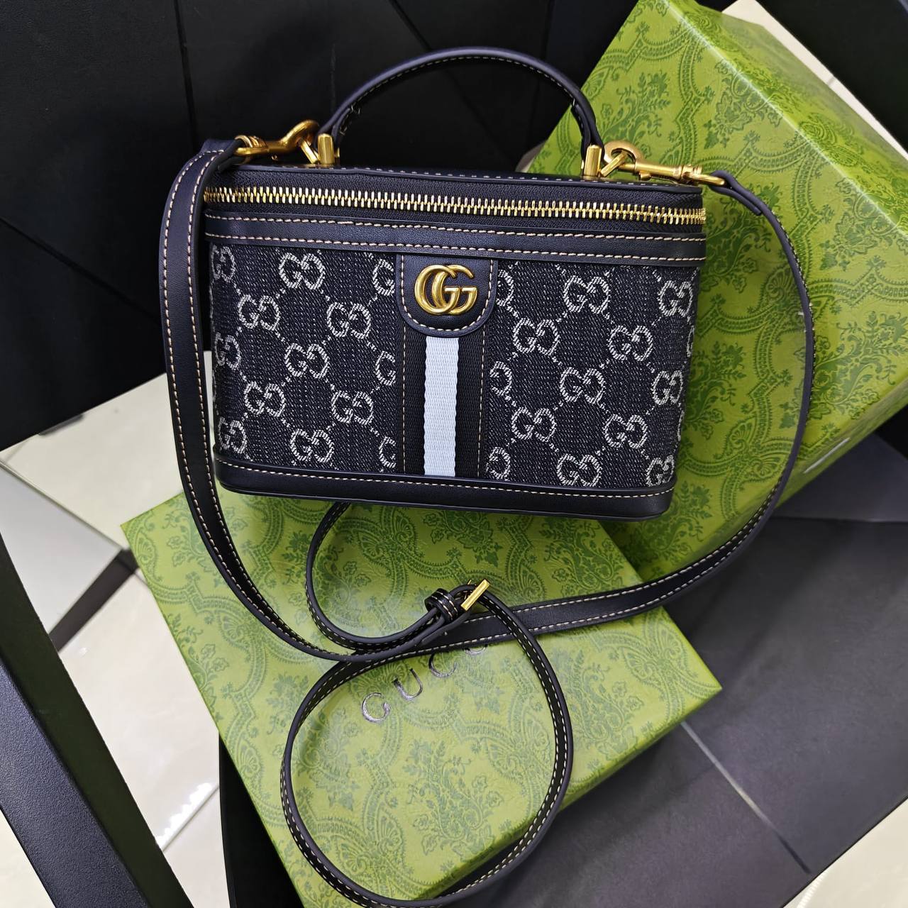 Gucci 

100 dhs✅ 

with box
🎁🎁🎁

Zain235
♥️♥️♥️