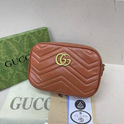 Gucci

23*16*7cm

With box 
🎁🎁🎁

60 dhs✅

Zain17
♥️♥️♥️