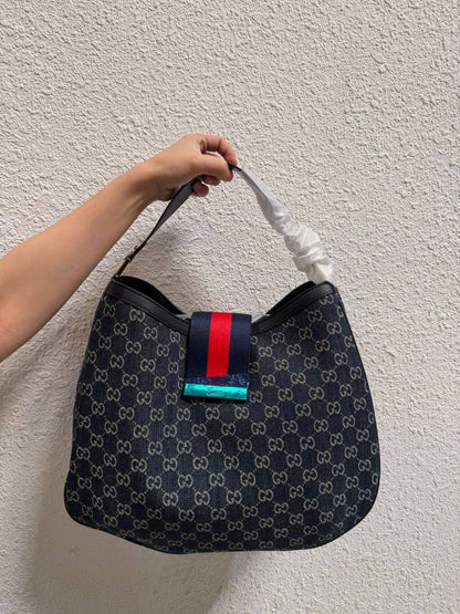 Goyard
 size:40×30cm  
130 dhs❤️

Zain114
♥️♥️♥️
