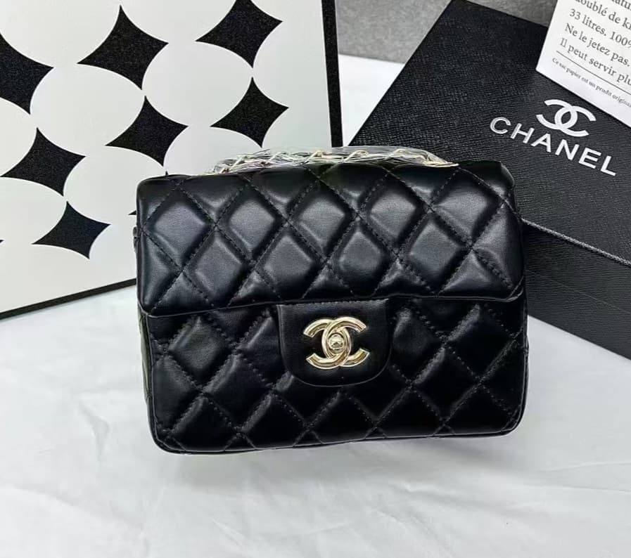 Chanel
Wihh box 
70 dhs🇦🇪🇦🇪

Zain232
♥️♥️♥️