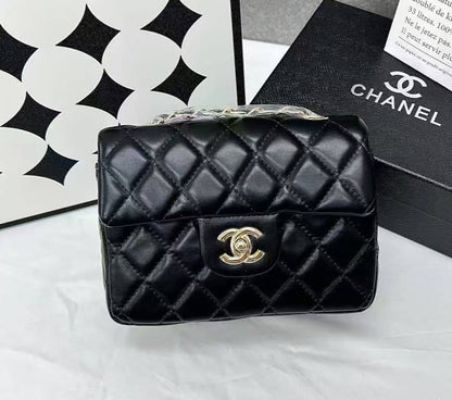 Chanel
Wihh box 
70 dhs🇦🇪🇦🇪

Zain232
♥️♥️♥️