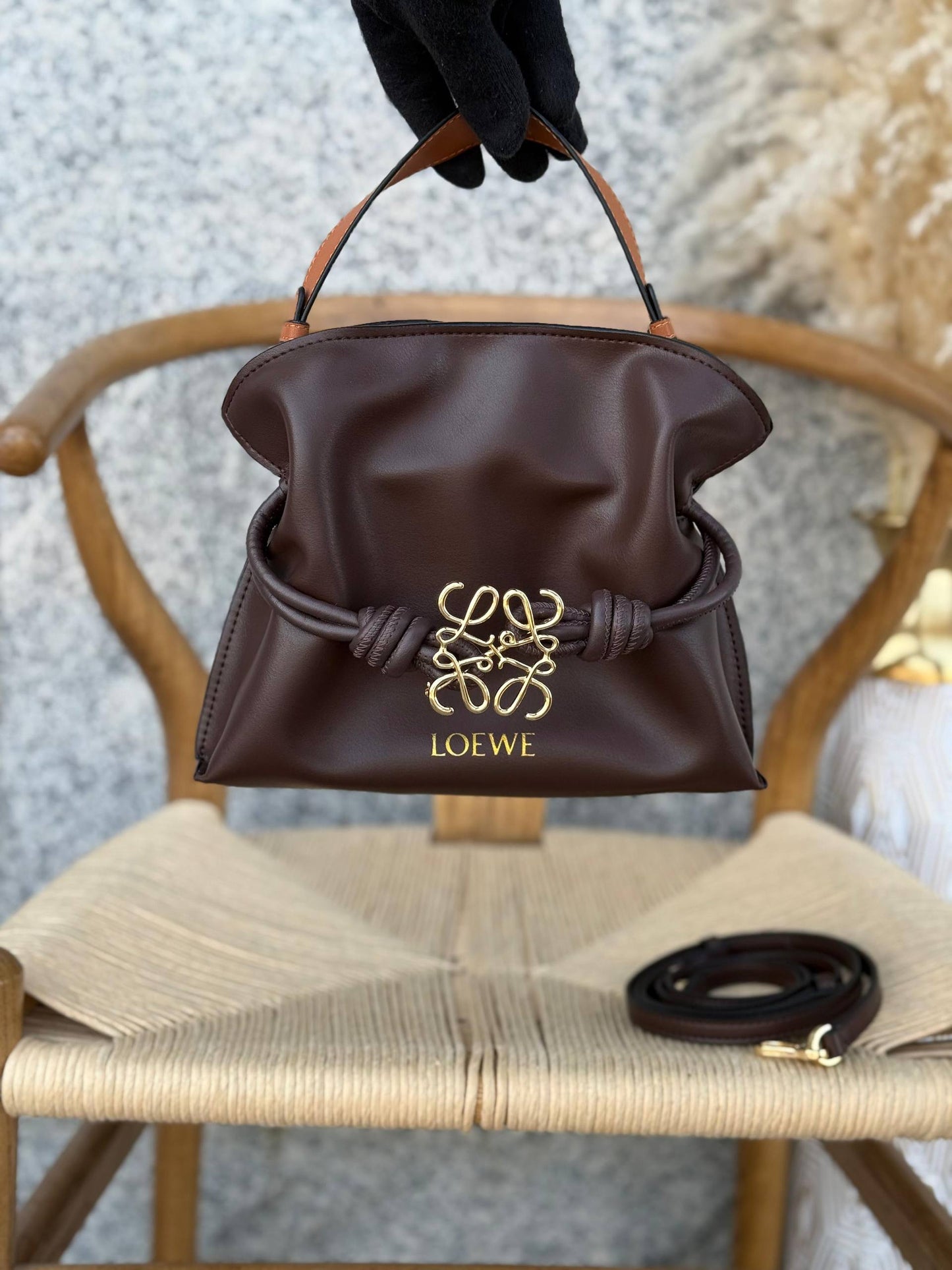 New collection✨✨✨
LOEWE
 23cm
350 dhs🪙🌨️
Top quality 
With box🎁

Zain167
♥️♥️♥️