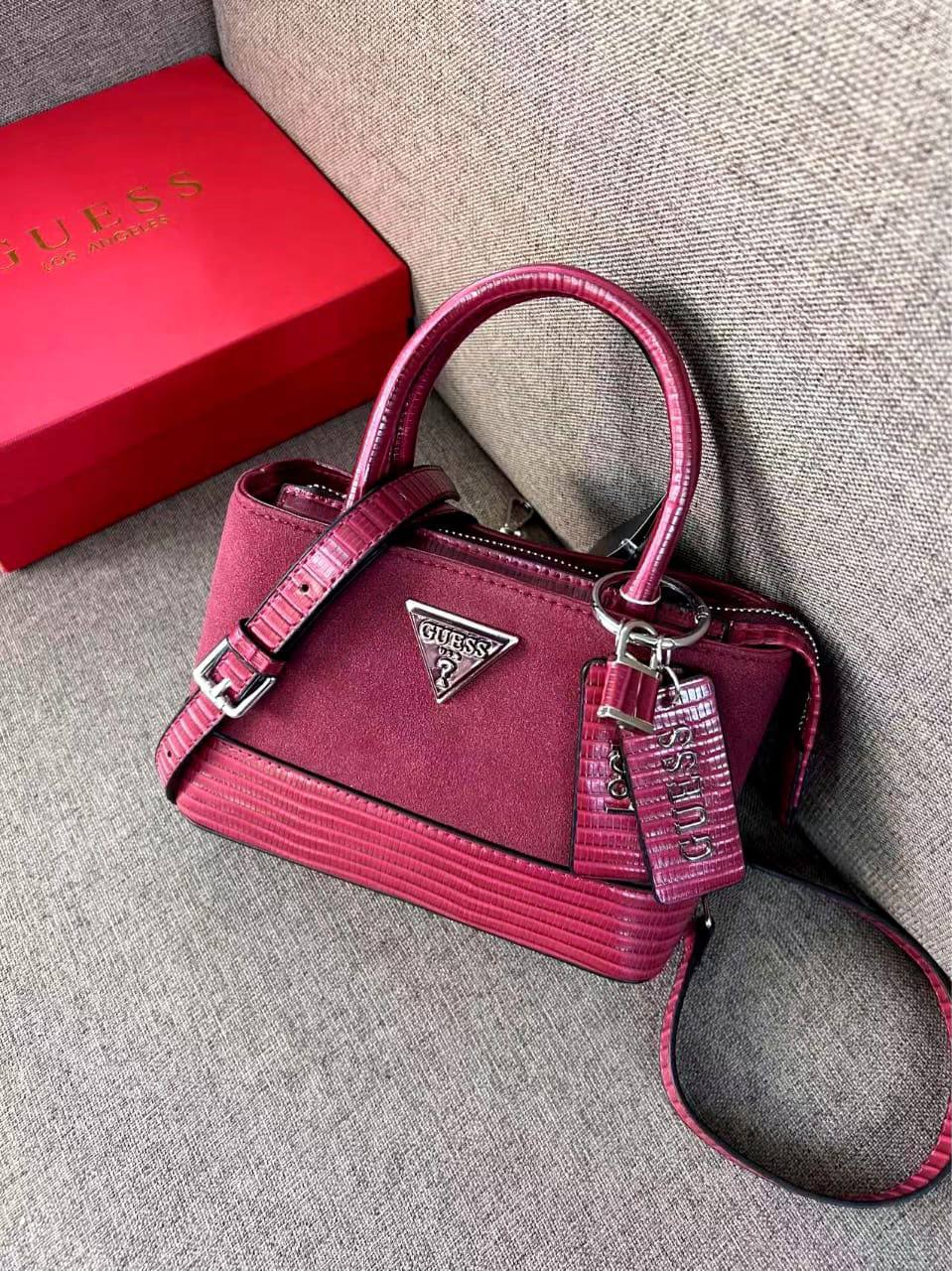 Prada
100 dhs🇦🇪🇦🇪
good-quality with box

Zain35
♥️♥️♥️