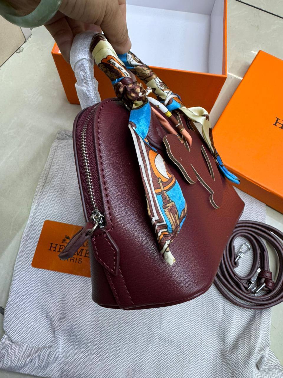 Hermes Bolide 

1⃣️ First quality +🎁

Size: 19 * 14 cm

Withbox
85 dhs🇦🇪🇦🇪

Zain115
♥️♥️♥️