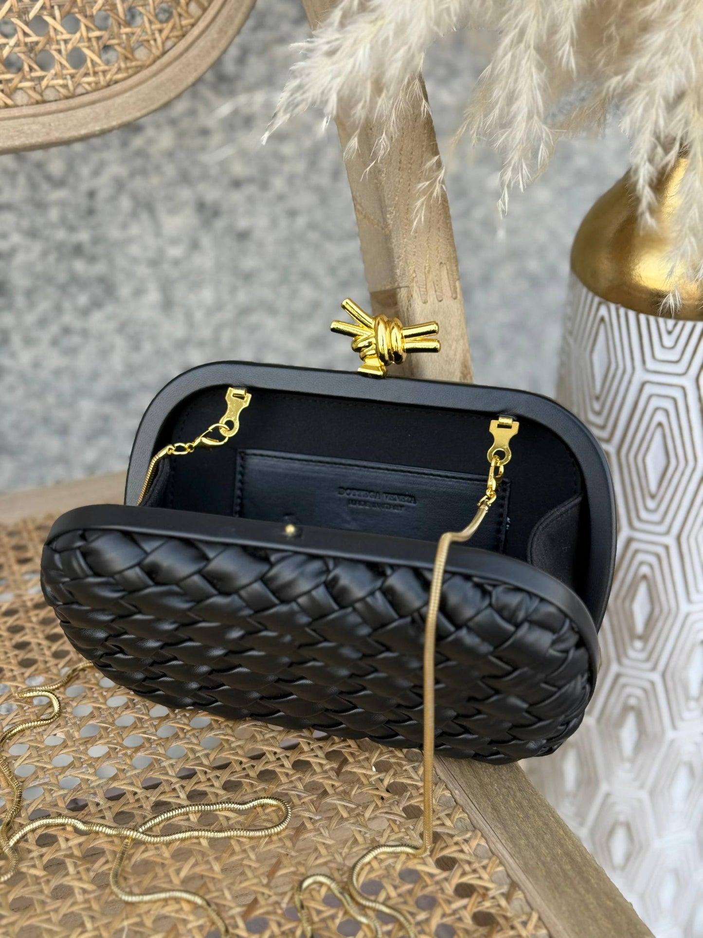 BOTTEGA VENETA
20cm
380 dhs🗽
Top quality 
With box🎁

Zain167
♥️♥️♥️