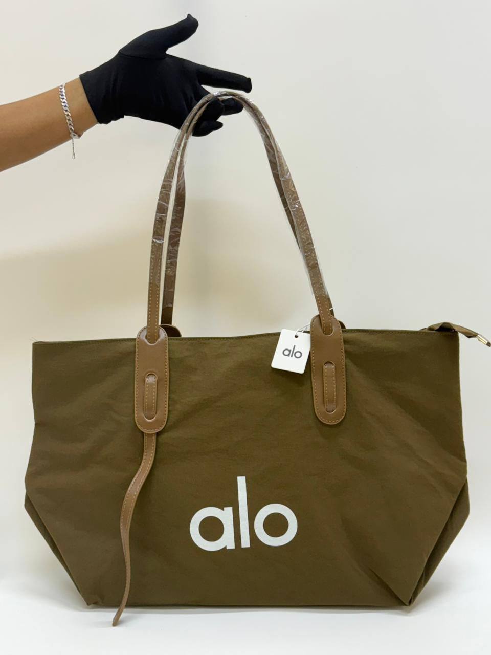 ALO BAG
GOOD QUALITY 
60 dhs💓
SIZE: 52,30,16 CM

Zain40
♥️♥️♥️