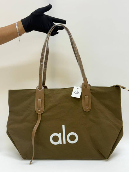 ALO BAG
GOOD QUALITY 
60 dhs💓
SIZE: 52,30,16 CM

Zain40
♥️♥️♥️