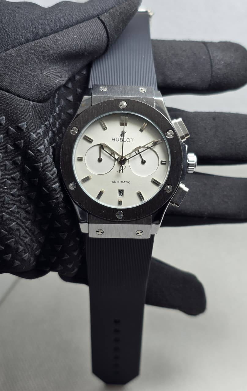 Hublot Men
*Chronograph working*
100 dhs🇦🇪🇦🇪

Zain29
♥️♥️♥️