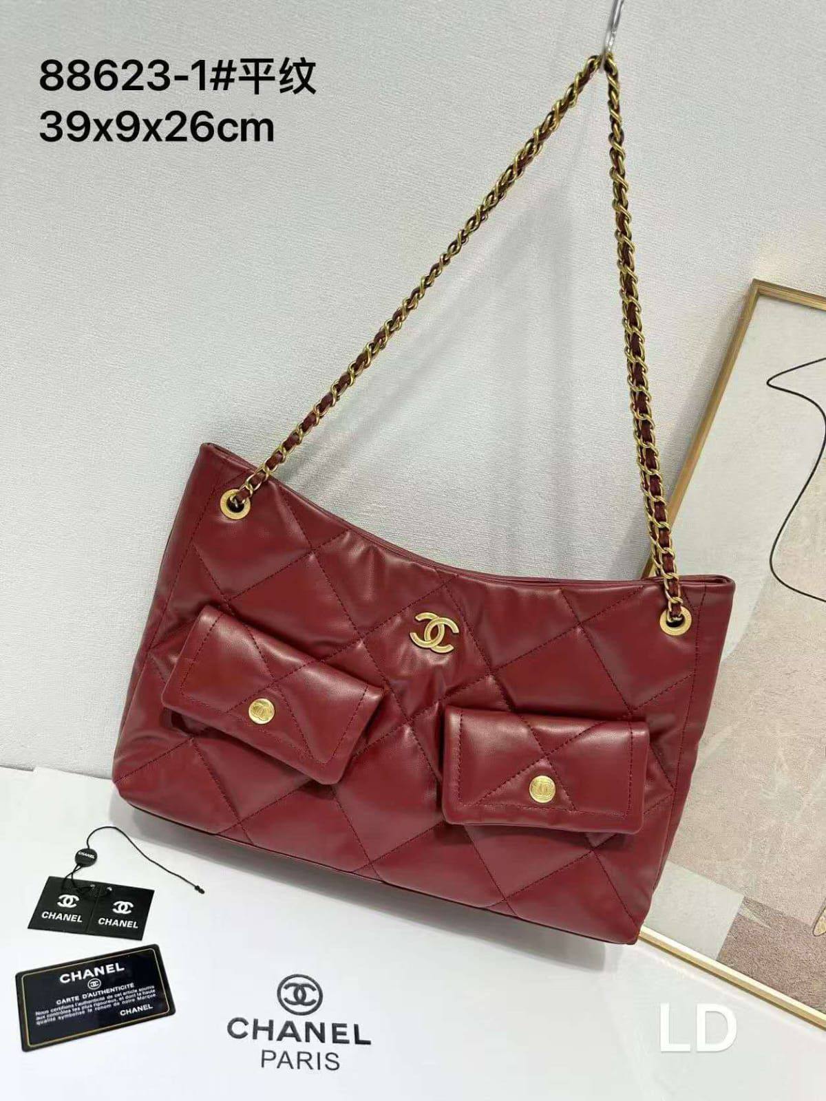 CHANEL Totebag
2 side pocket design
Chain gold belt strap
NO BOX
size : 39cm

100 dhs🇦🇪🇦🇪

Zain239
♥️♥️♥️