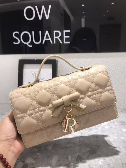 Dior
120 dhs🇦🇪🇦🇪
with box

Zain265
♥️♥️♥️
