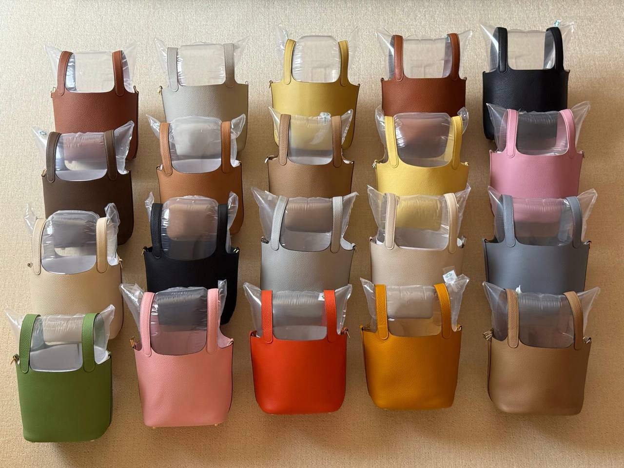 Hermes picotin 18cm💕master quality😍


with box❤️
🎁🎁🎁

320 dhs🪙🌨️

Zain52
♥️♥️♥️