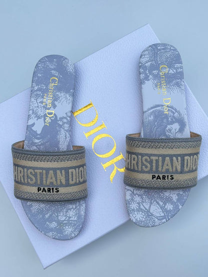 Dior 
Size 36-42
80 dhs🇦🇪

Zain241
♥️♥️♥️