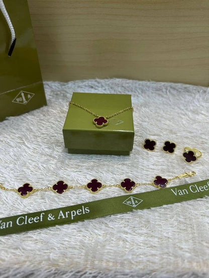 VCA SET ❤️‍🔥*
Necklace 🌸
Earring ✨
Bracelet 🍁
Ring 💍 free size ❣️
Stainless Steel 💯
Non tarnish 💯
With normal boxes 📦 
45 dhs🪙🌨️
With master box 🗃️ 
80 dhs🪙🌨️

Zain216
♥️♥️♥️
