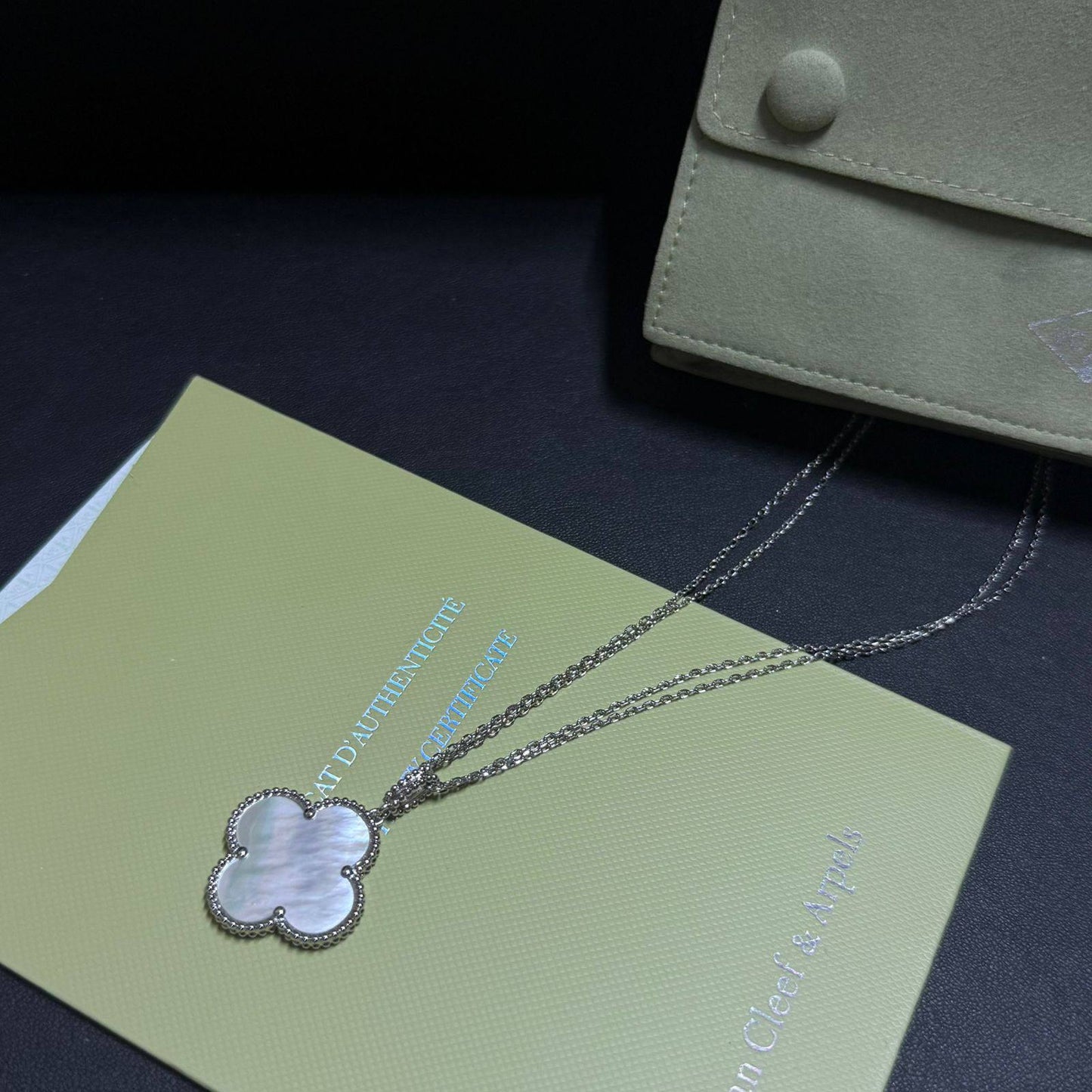 VCA
Necklace 
*Master*🍃💕
With normal box 🎁
55 dhs❣️

Zain263
♥️♥️♥️