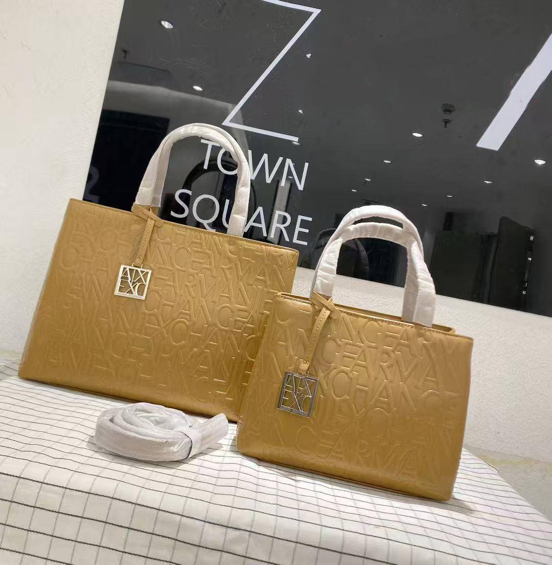 A | X
Armani Exchange
115 dhs🪙🖤
high quality 32Cm  
New come

Zain26
♥️♥️♥️