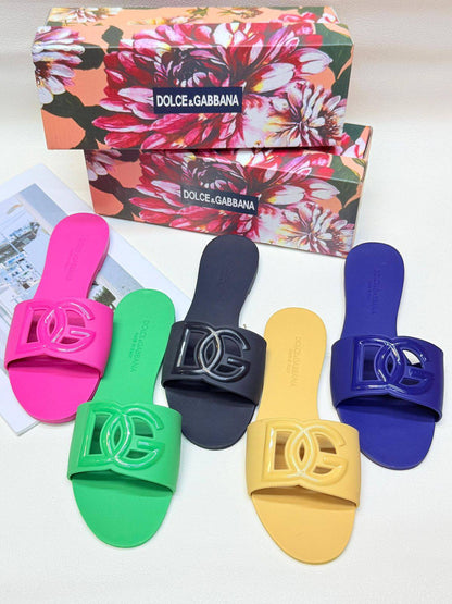 D&G 
Size 36to41
60 dhs🌺

Zain236
♥️♥️♥️