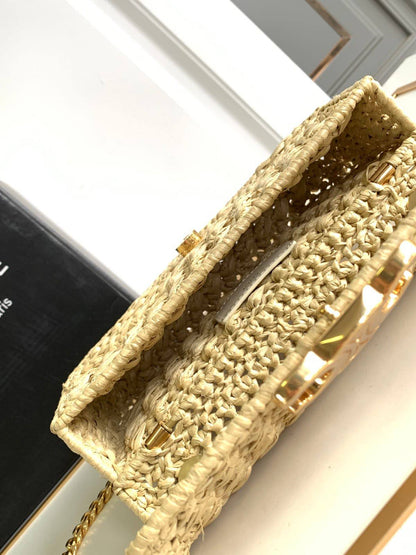 Celine 

Raffia Effect Claude Chain Shoulder Bag Natural

Size 20 cm

For Price 👇 WhatsApp✅
0568585901 
0507557372
0552275751 Owner Zain 👌


Zain274
♥️♥️♥️