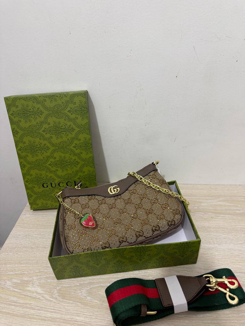 Gucci

95 dhs🗽

with box
🎁🎁🎁

size 24cm

Zain26
♥️♥️♥️