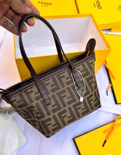 Fendi
100 dhs✅
size：22cm
good-quality 

with box
🎁🎁🎁

Zain35
♥️♥️♥️